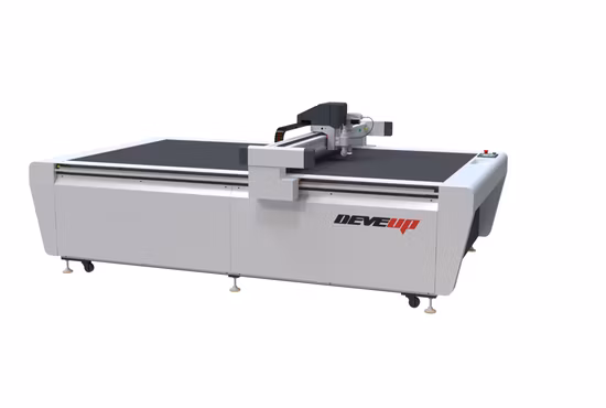 Machine de découpage de tissu de fourrure de tapis de couteau oscillant de machine de commande numérique par ordinateur