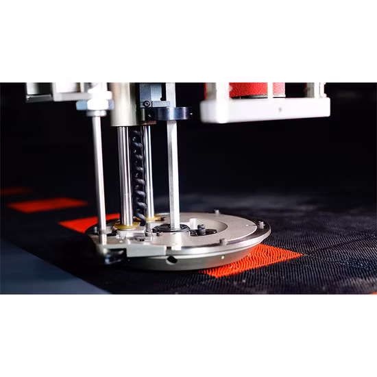 Machine de tissu de coupe automatique de coupe automatique de couche de tissu de jeans de zigzag tissé automatique de haute qualité dans l'usine d'habillement